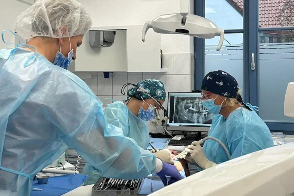 Implantologie zahnarzt buttenwiesen